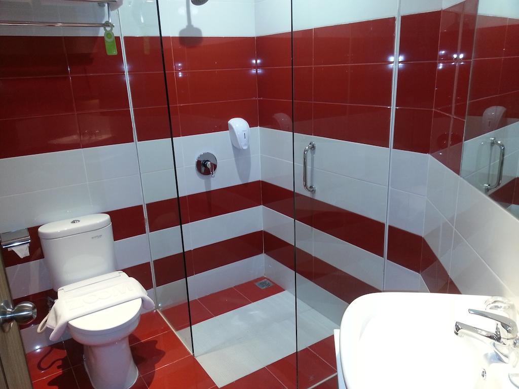 Zoom Smart Hotel Jemursari Surabaya Esterno foto