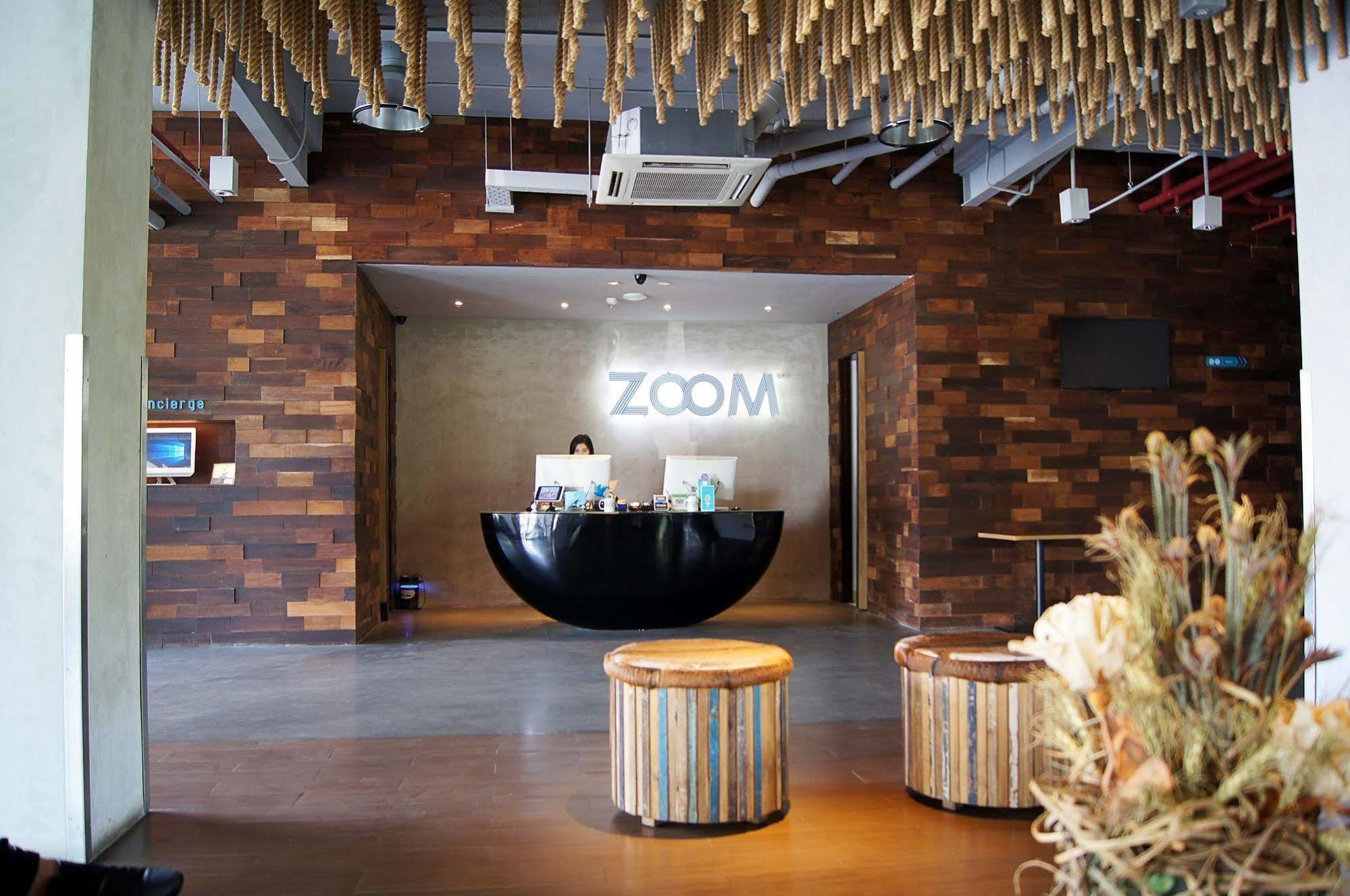 Zoom Smart Hotel Jemursari Surabaya Esterno foto